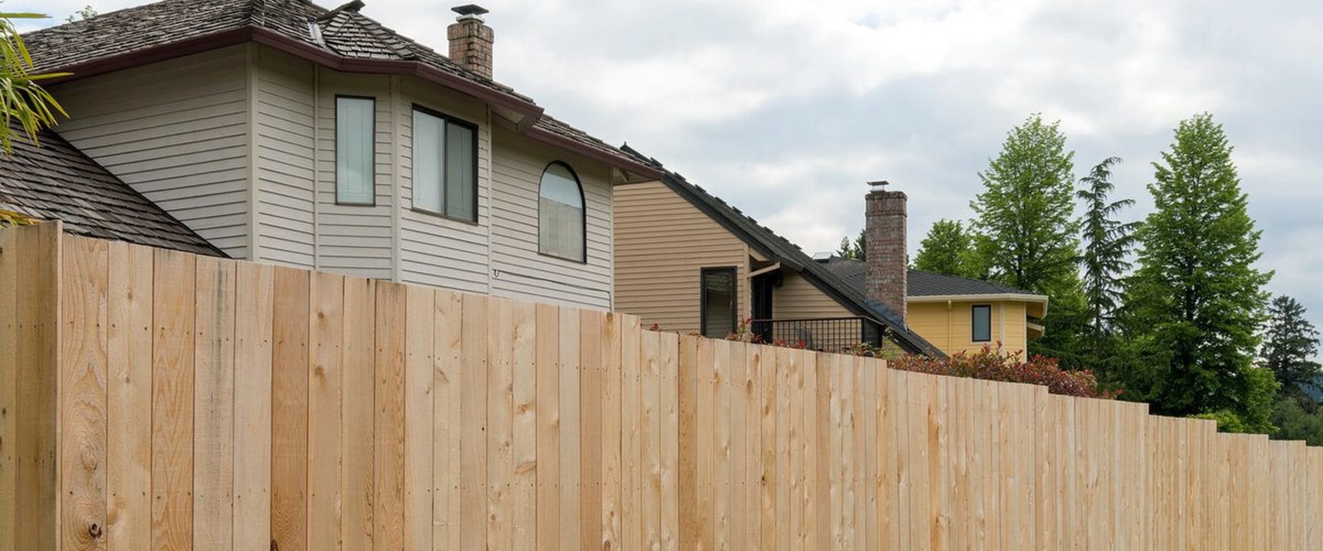 The Ultimate Guide to Estimating the Cost of a Wood Fence